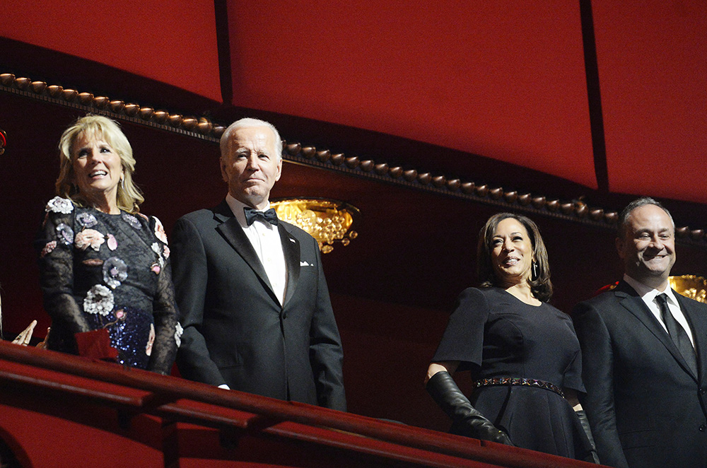 George Clooney (L), Tania Leon, Amy Grant and Gladys Knight arrive for the 45th Kennedy Center Honors ceremony in Washington, DC on Sunday, December 4, 2022. The Honorees are George Clooney, Singer Gladys Knight, singer-songwriter Amy Grant, Knight, composer Tania Leon, and Irish rock band U2, comprised of band members Bono, The Edge, Adam Clayton, and Larry Mullen Jr. Credit: Bonnie Cash / Pool via CNP. 04 Dec 2022 Pictured: President Joe Biden and First Lady Jill Biden (L) are joined by Vice President Kamala Harris and Second Gentleman Doug Emhoff as they attend the 45th Kennedy Center Honors ceremony in Washington, DC on Sunday, December 4, 2022. The Honorees are George Clooney, Singer Gladys Knight, singer-songwriter Amy Grant, Knight, composer Tania Leon, and Irish rock band U2, comprised of band members Bono, The Edge, Adam Clayton, and Larry Mullen Jr. Credit: Bonnie Cash / Pool via CNP. Photo credit: Bonnie Cash - Pool via CNP / MEGA TheMegaAgency.com +1 888 505 6342 (Mega Agency TagID: MEGA923354_003.jpg) [Photo via Mega Agency]