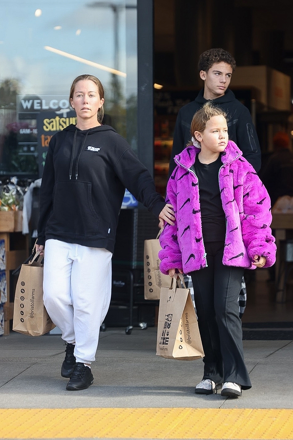 *EXCLUSIVE* Kendra Wilkinson and her kids make a grocery run to Bristol Farms