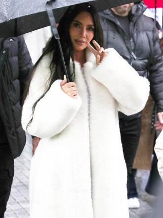 Kim Kardashian seen at a rainy London eye with her kids filming for her new tv series. 17 Mar 2023 Pictured: Kim Kardashian. Photo credit: Raw Image LTD/MEGA TheMegaAgency.com +1 888 505 6342 (Mega Agency TagID: MEGA957988_004.jpg) [Photo via Mega Agency]