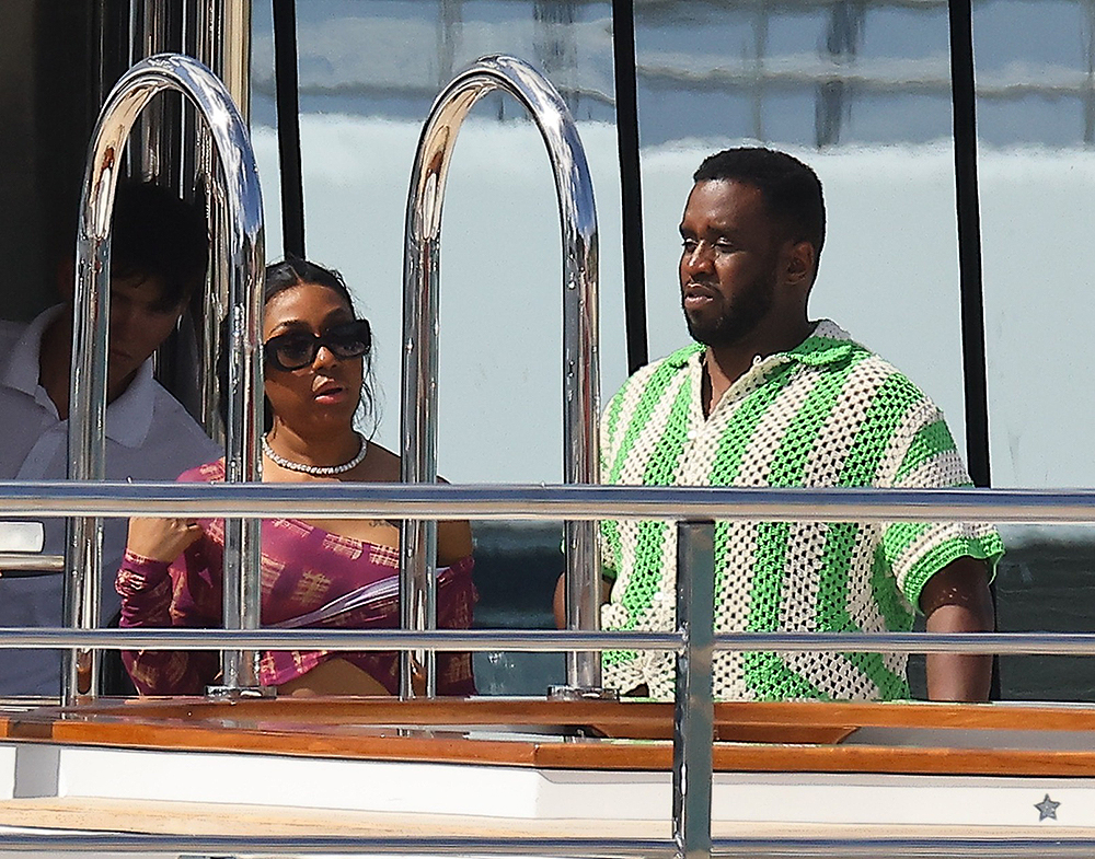 Diddy Sean Combs On His Yacht “Victorious” With Family Members

Pictured: Yung Miami,P Diddy
Ref: SPL5512513 010123 NON-EXCLUSIVE
Picture by: SplashNews.com

Splash News and Pictures
USA: +1 310-525-5808
London: +44 (0)20 8126 1009
Berlin: +49 175 3764 166
photodesk@splashnews.com

Australia Rights, Germany Rights, Spain Rights, United Kingdom Rights, United States of America Rights