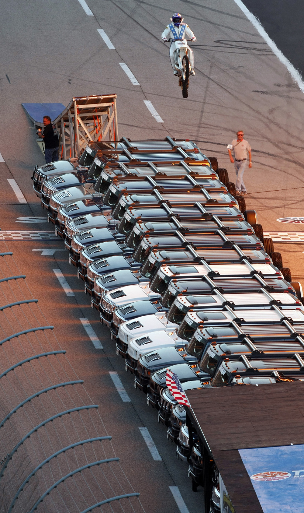 Robbie Knievel jumps 21 Hummers before the IRL's Bombardier Learjet 550 at Texas Motor Speedway in Fort Worth, Texas, Saturday, June 7, 2008. (Rodger Mallison/Fort Worth Star-Telegram/MCT) Newscom/(Mega Agency TagID: krtphotoslive306139.jpg) [Photo via Mega Agency]