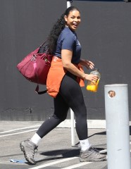 Jordin Sparks heads into dance practice on Saturday totting a large bottle of orange juice to keep hydrated. 24 Sep 2022 Pictured: Jordin Sparks. Photo credit: MEGA TheMegaAgency.com +1 888 505 6342 (Mega Agency TagID: MEGA901153_001.jpg) [Photo via Mega Agency]