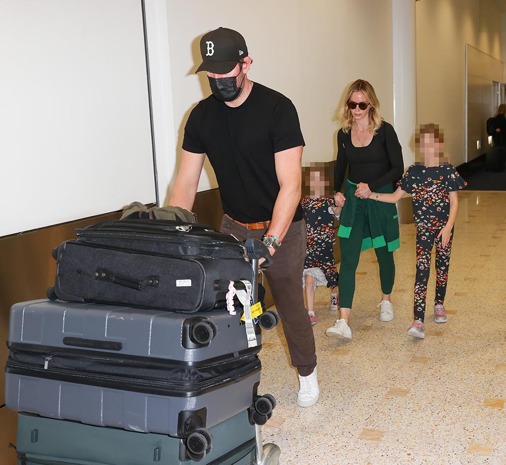 Sydney, AUSTRALIA  - Emily Blunt and John Krasinski arrived in Sydney with their two kids.  Emily is Sydney to film in The Fall Guy with Ryan Gosling

Pictured: Emily Blunt, John Krasinski

BACKGRID USA 24 NOVEMBER 2022 

BYLINE MUST READ: KHAPGG / BACKGRID

USA: +1 310 798 9111 / usasales@backgrid.com

UK: +44 208 344 2007 / uksales@backgrid.com

*UK Clients - Pictures Containing Children
Please Pixelate Face Prior To Publication*