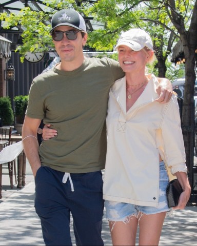 Kate Bosworth And Justin Long holding each other on a romantic stroll through Soho NYCPictured: Justin Long,Kate BosworthRef: SPL5309609 120522 NON-EXCLUSIVEPicture by: WavyPeter / SplashNews.comSplash News and PicturesUSA: 310-525-5808UK: 020 8126 1009eamteam@shutterstock.comWorld Rights
