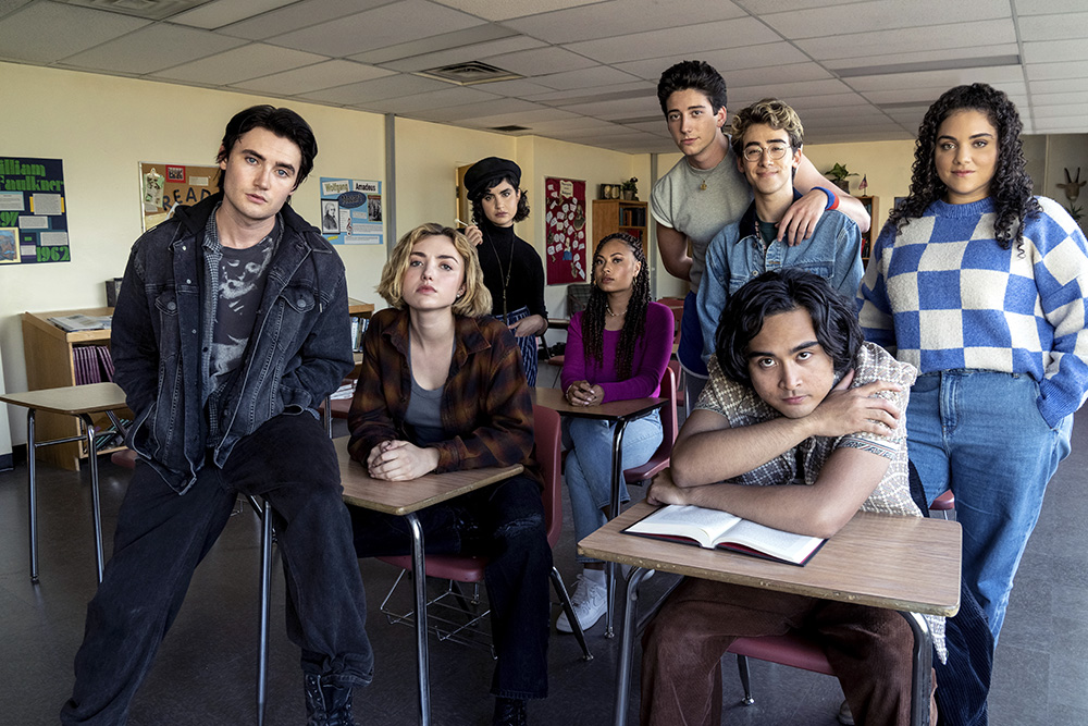 Episode 101 “My So-Called Death”, Pictured, L-R: Xavier Baxter (Spencer McPherson), Maddie Nears (Peyton List), Rhonda (Sarah Yarkin), Claire Zolinski (Rainbow Wedell), Wally Clark (Milo Manheim), Charley (Nick Pugliese), Simon Elroy (Kristian Flores) and Nicole Herrera (Kiara Pichardo) in SCHOOL SPIRITS on PARAMOUNT+. Photo Credit: Ed Araquel/Paramount+. ©2022 Paramount Global, INC.  All Rights Reserved.