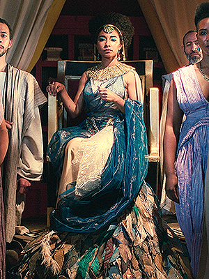 Queen Cleopatra. Cr. Netflix © 2023
