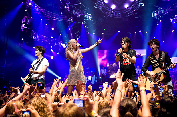 Nick Jonas, Taylor Swift, Joe Jonas, Kevin Jonas