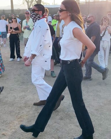 Indio, CA  - *EXCLUSIVE*  - Kendall Jenner and Bad Bunny enjoy the last day of weekend 1 of the Coachella Music Festival in Indio, CA

Pictured: Kendall Jenner, Bad Bunny

BACKGRID USA 16 APRIL 2023 

USA: +1 310 798 9111 / usasales@backgrid.com

UK: +44 208 344 2007 / uksales@backgrid.com

*UK Clients - Pictures Containing Children
Please Pixelate Face Prior To Publication*