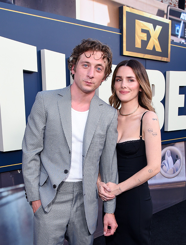 Jeremy Allen White, Addison Timlin