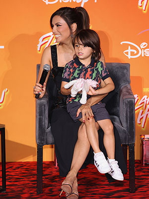 Eva Longoria, Santiago