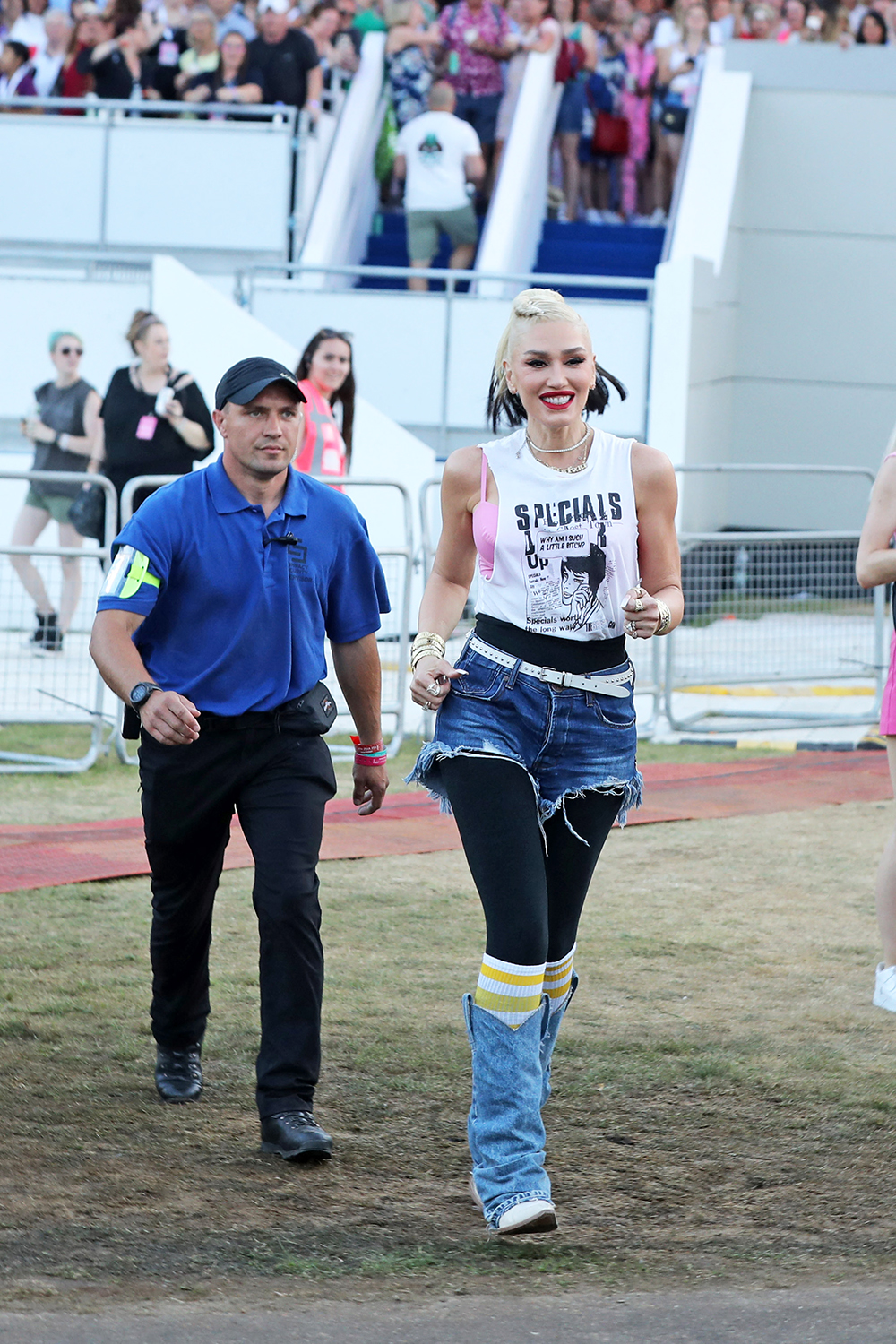 EXCLUSIVE: Gwen Stefani  surprises fans as she  runs across the field after her performance to watch Pink