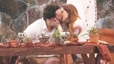 hailee steinfeld kissing josh allen dinner in mexico