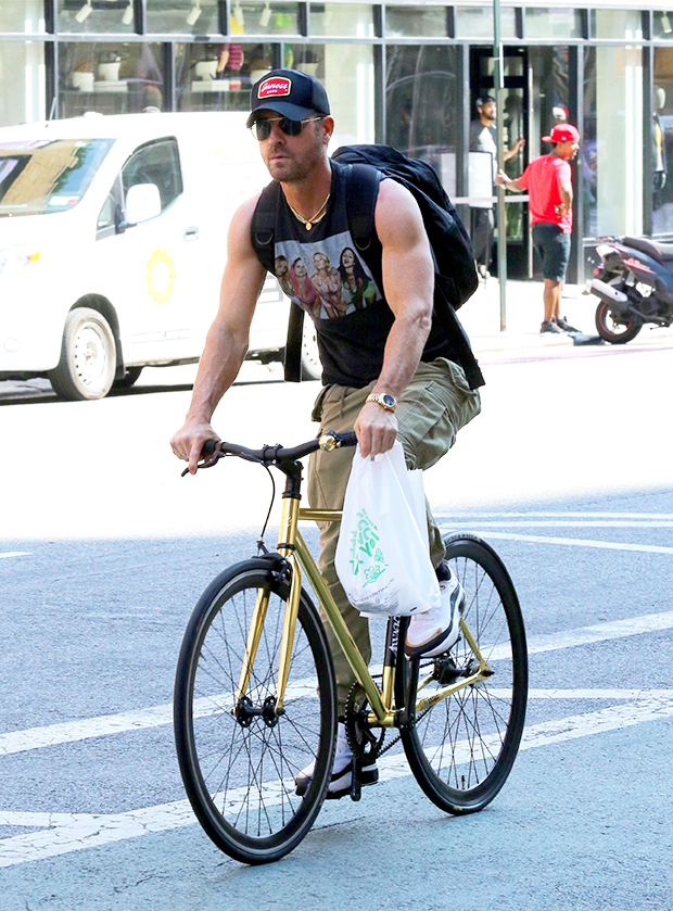 Justin Theroux rocks Selena Gomez shirt in NYC