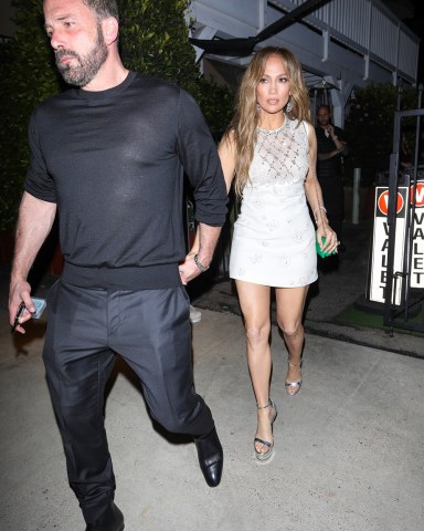 Santa Monica, CA  - *EXCLUSIVE*  - Jennifer Lopez and Ben Affleck encounter a humorous moment on their anniversary night at Giorgio Baldi, struggling to open the door of their cutting-edge new vehicle as they bid farewell.

Pictured: Jennifer Lopez, Ben Affleck

BACKGRID USA 16 JULY 2023 

USA: +1 310 798 9111 / usasales@backgrid.com

UK: +44 208 344 2007 / uksales@backgrid.com

*UK Clients - Pictures Containing Children
Please Pixelate Face Prior To Publication*