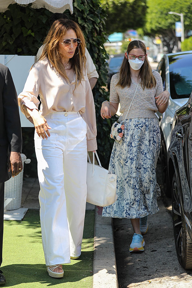 jennifer lopez lunch with violet affleck