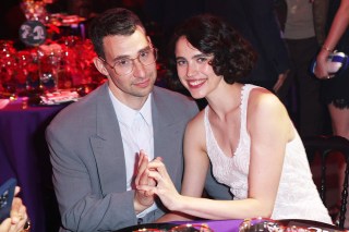 Jack Antonoff et Margaret Qualley lors de la 20eme édition du Dîner de la Mode, organisé par la Fédération de la Haute Couture et de la Mode et Sidaction, au Pavillon Cambon Capucines à Paris, France le jeudi 6 juillet 2023.
PFW - Diner De La Mode, Paris, France - 06 Jul 2023