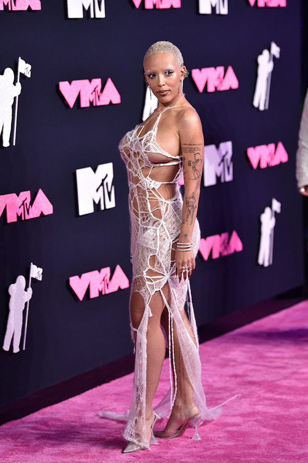 Doja Cat 2023 VMAs red carpet