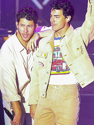 Nick Jonas Joe Jonas singing on stage