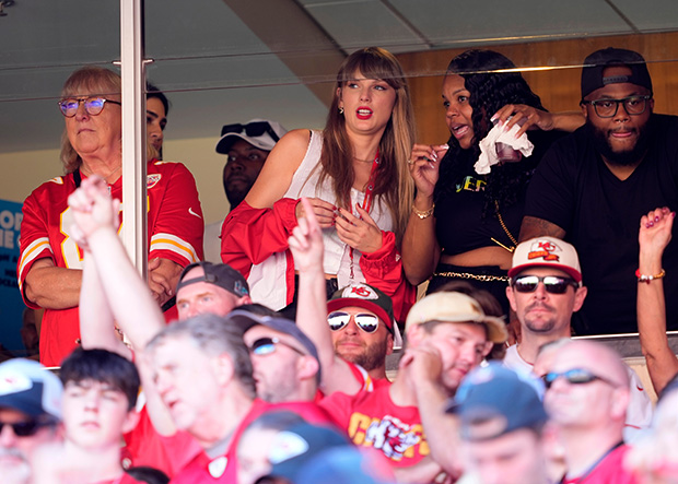 Donna Kelce, Taylor Swift