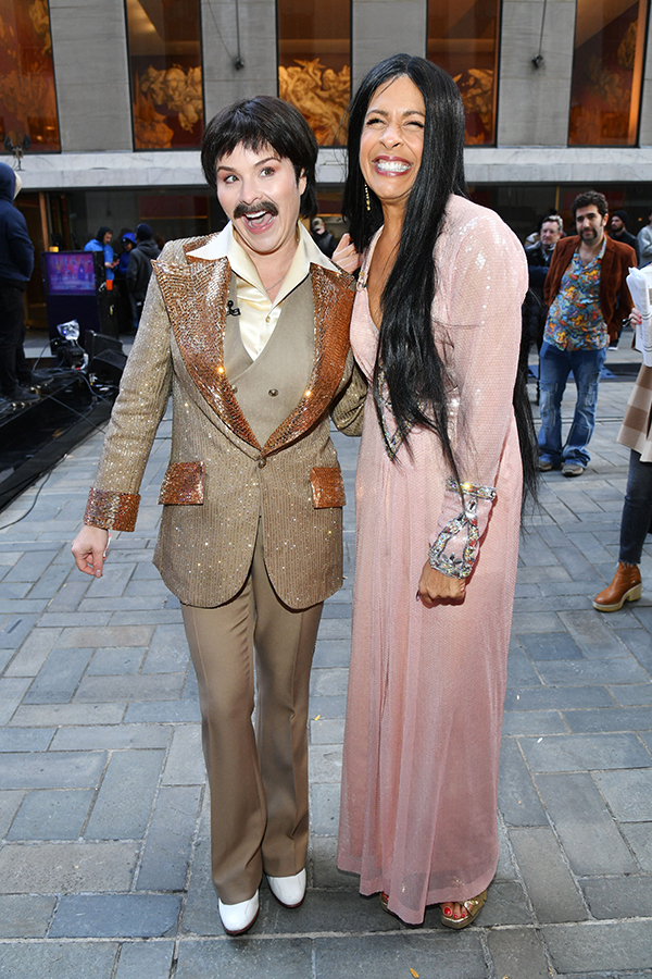 Jenna Bush Hager and Hoda Kotb as Sonny and Cher