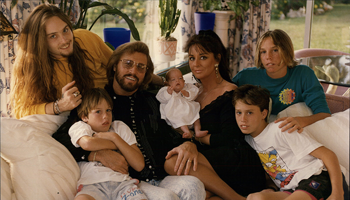 Barry Gibb posing for a family portrait with wife Linda and their five children
