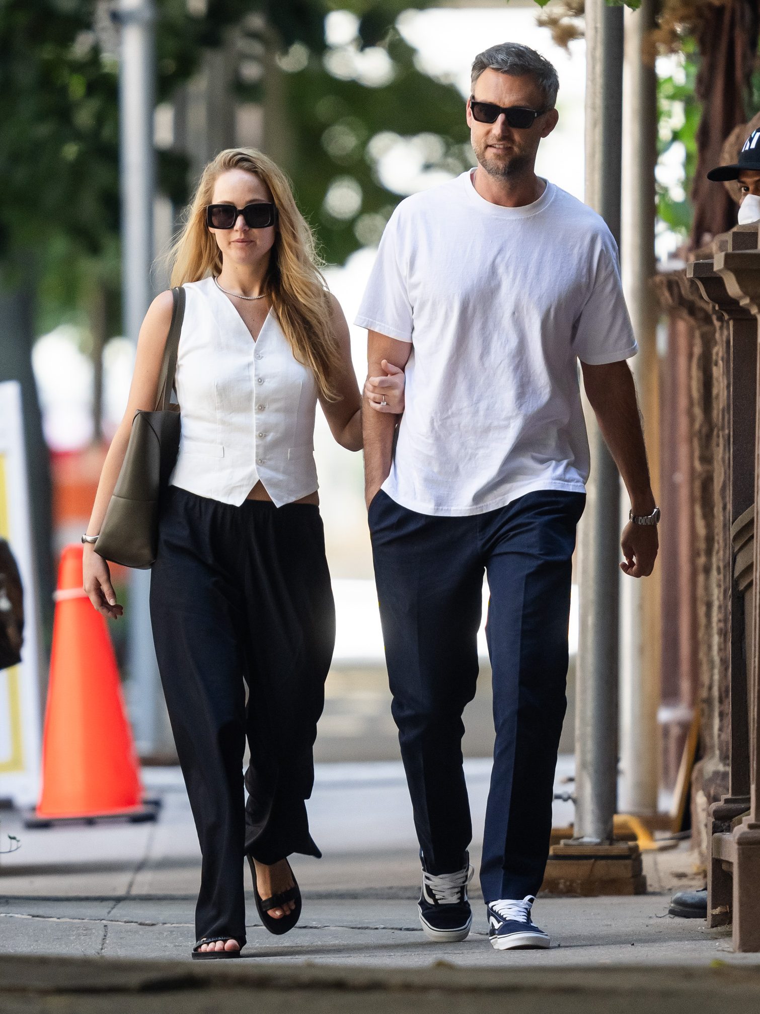 NEW YORK, NEW YORK - AUGUST 22: Jennifer Lawrence (L) and Cooke Maroney are seen in the Upper West Side on August 22, 2023 in New York City. (Photo by Gotham/GC Images)