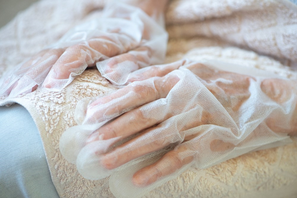 highly rated moisturizing gloves