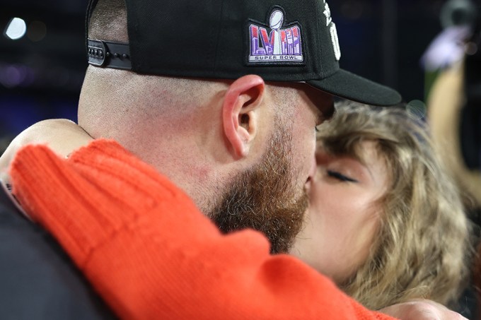 Taylor Swift and Travis Kelce Kiss