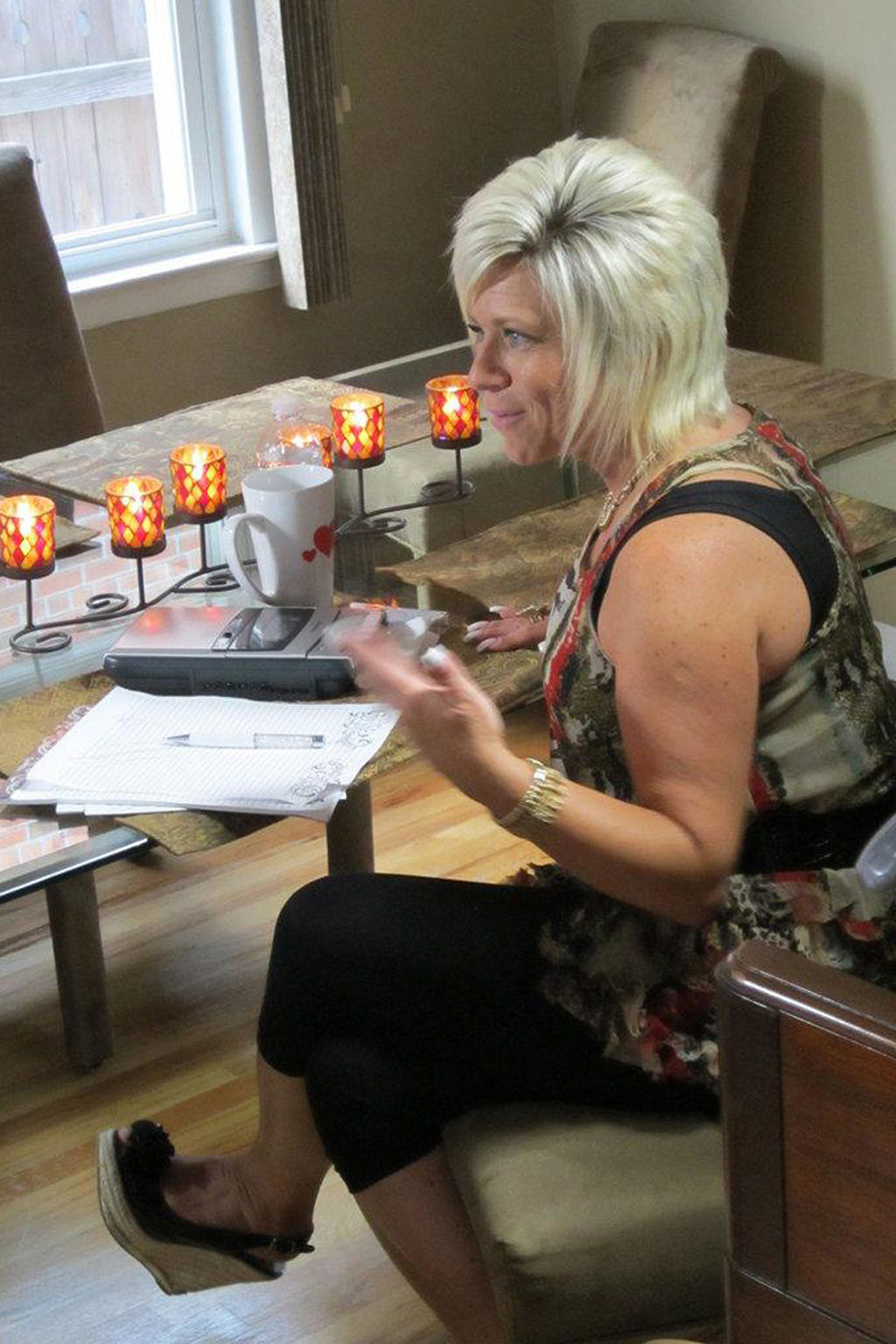 Editorial use only. No book cover usage.Mandatory Credit: Photo by Discovery/Tlc/Kobal/Shutterstock (5873794b)Theresa CaputoLong Island Medium - 2011Discovery/TlcUSATelevisionTv Classics