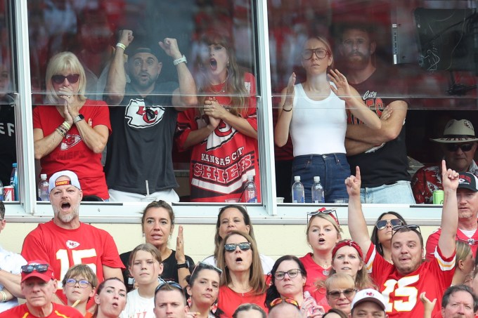 Taylor Swift Cheered On the Kansas City Chiefs