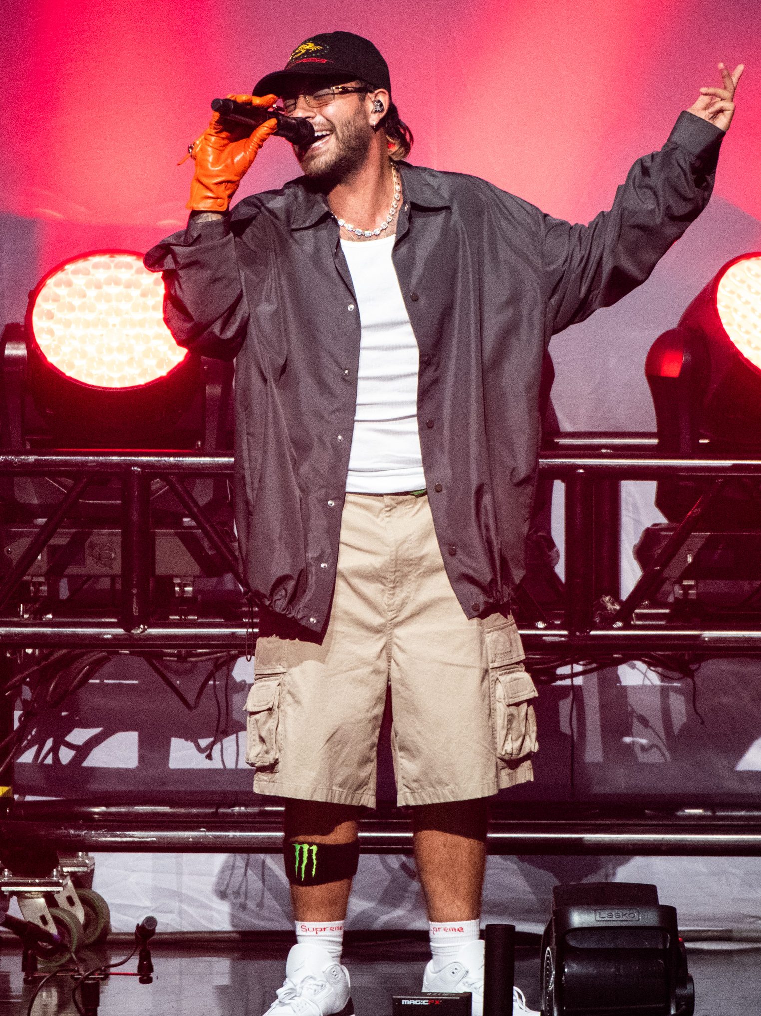 LOS ANGELES, CALIFORNIA - NOVEMBER 04: Feid performs at Microsoft Theater on November 04, 2021 in Los Angeles, California. (Photo by Timothy Norris/Getty Images)