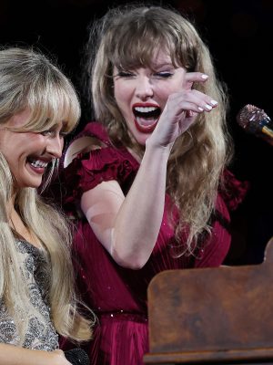 SYDNEY, AUSTRALIA - FEBRUARY 23: EDITORIAL USE ONLY. NO BOOK COVERS Taylor Swift performs with Sabrina Carpenter at Accor Stadium on February 23, 2024 in Sydney, Australia. (Photo by Don Arnold/TAS24/Getty Images for TAS Rights Management)