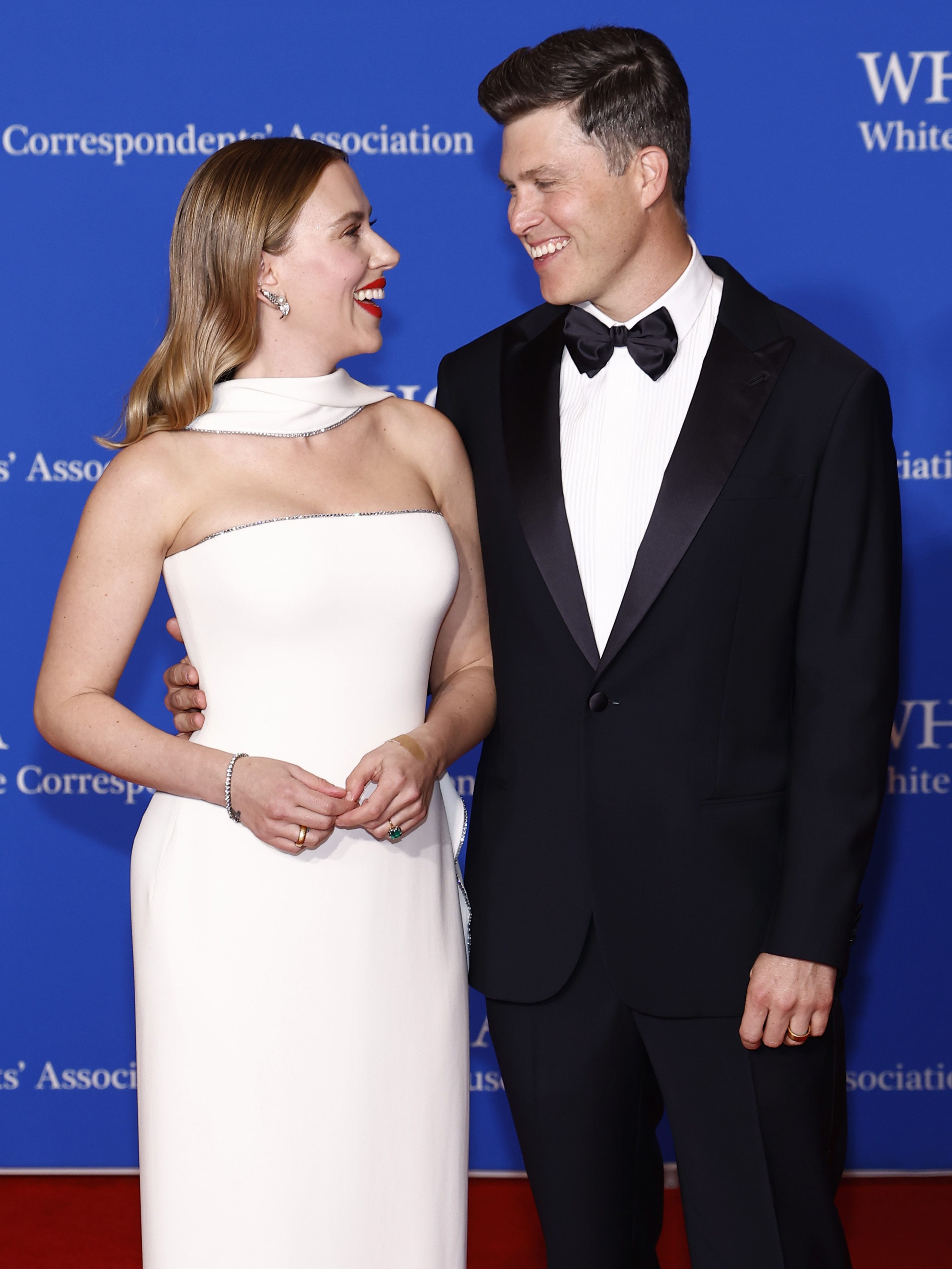 WASHINGTON, DC - APRIL 27: Scarlett Johansson and Colin Jost attend the 2024 White House Correspondents' Dinner at The Washington Hilton on April 27, 2024 in Washington, DC. (Photo by Paul Morigi/Getty Images)