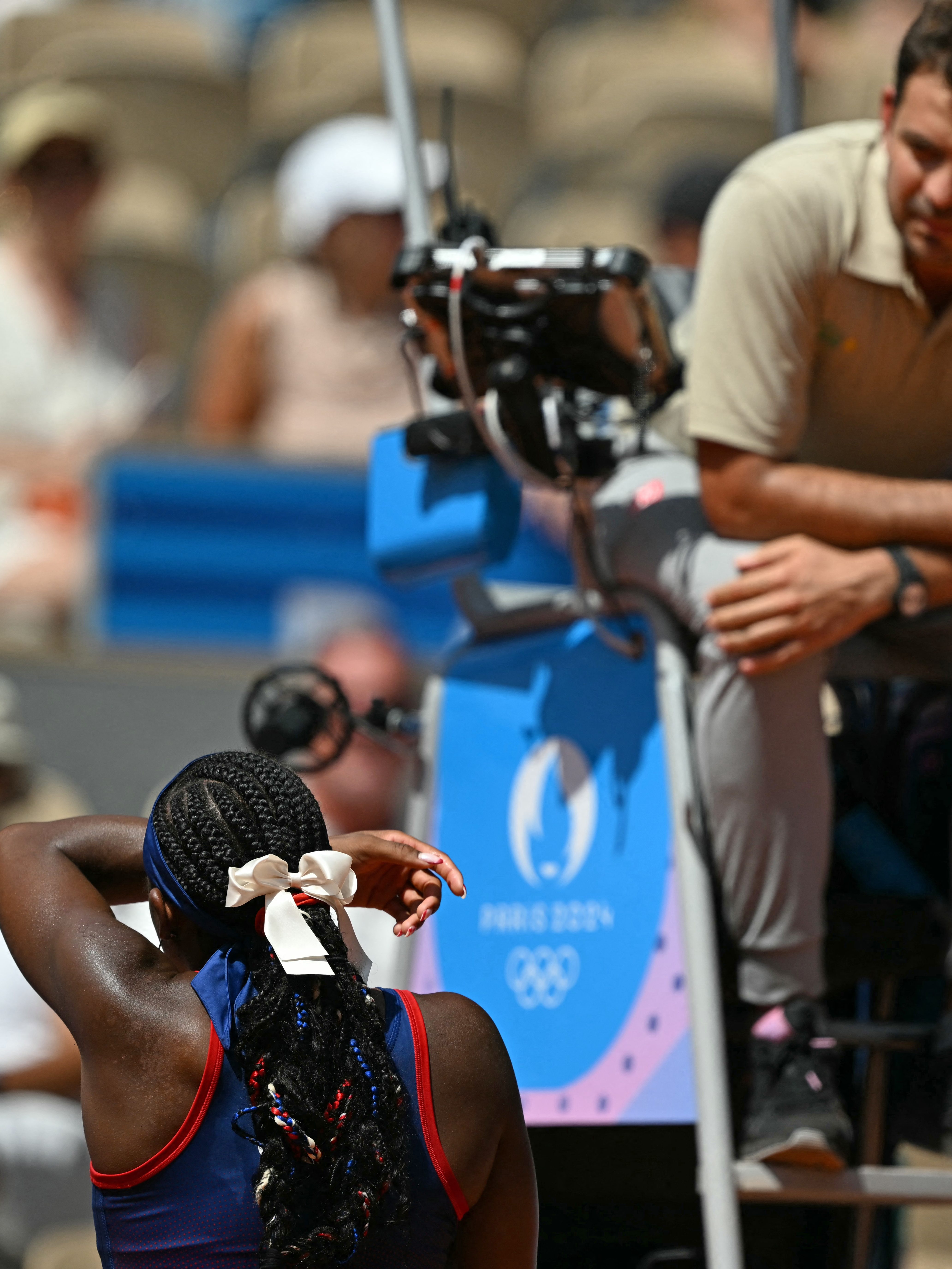 US' Coco Gauff speaks with chair umpire Jaume Campistol after a call goes against her while playing Croatia's Donna Vekic during their women's singles third round tennis match on Court Philippe-Chatrier at the Roland-Garros Stadium during the Paris 2024 Olympic Games, in Paris on July 30, 2024. (Photo by PATRICIA DE MELO MOREIRA / AFP) (Photo by PATRICIA DE MELO MOREIRA/AFP via Getty Images)