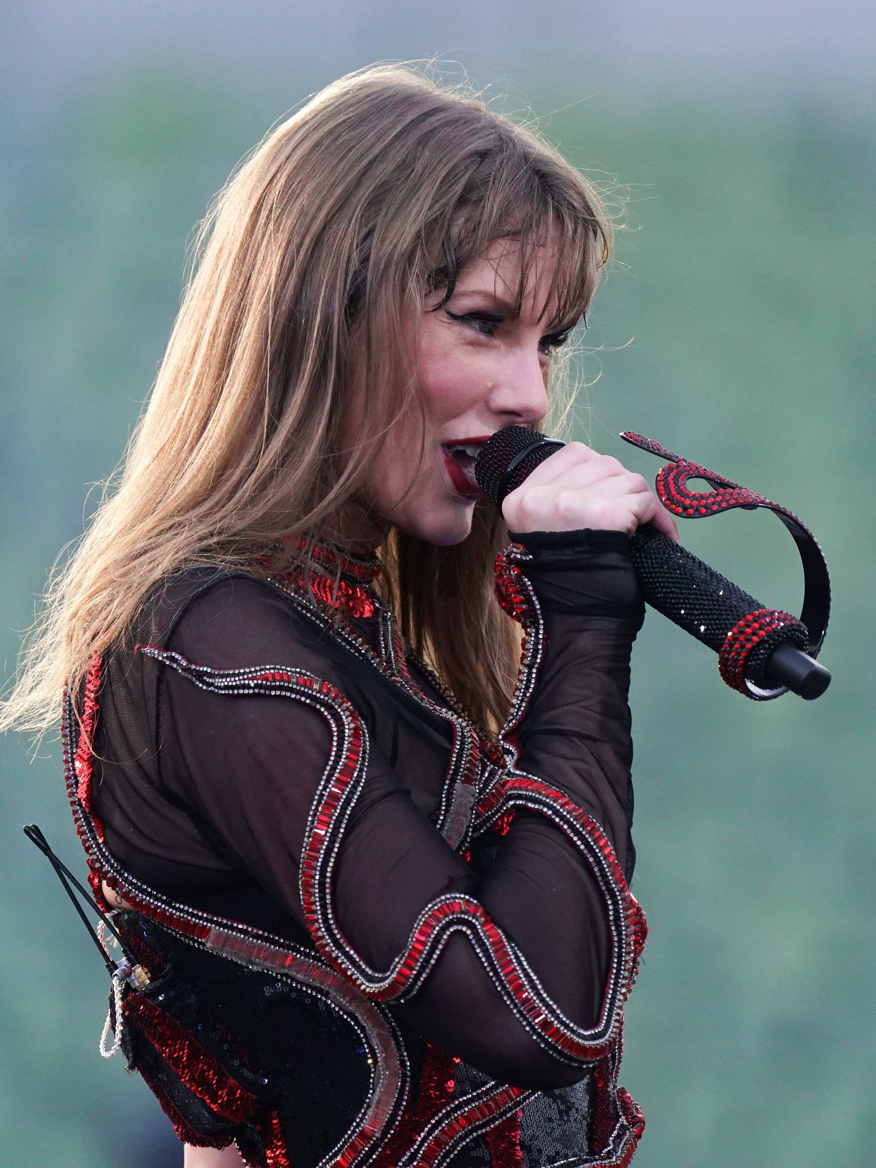 MUNICH, GERMANY - JULY 27: EDITORIAL USE ONLY. NO BOOK COVERS. Taylor Swift performs onstage during "Taylor Swift | The Eras Tour" at Olympiastadion on July 27, 2024 in Munich, Germany. (Photo by Thomas Niedermueller/TAS24/Getty Images  for TAS Rights Management )