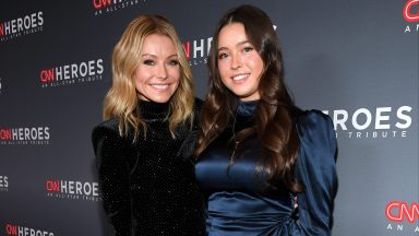 NEW YORK, NEW YORK - DECEMBER 08: Kelly Ripa (L) and Lola Grace Consuelos attend CNN Heroes at American Museum of Natural History on December 08, 2019 in New York City. (Photo by Kevin Mazur/Getty Images for WarnerMedia)