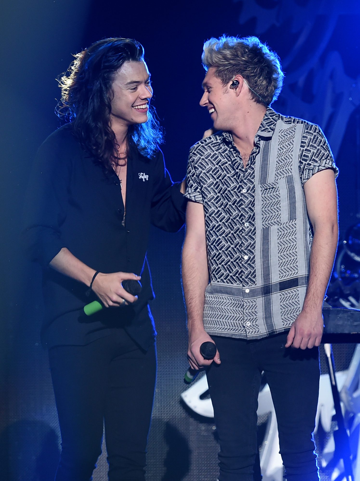 LOS ANGELES, CA - DECEMBER 04:  Recording artists Harry Styles (L) and Niall Horan of One Direction perform onstage during 102.7 KIIS FMs Jingle Ball 2015 Presented by Capital One at STAPLES CENTER on December 4, 2015 in Los Angeles, California.  (Photo by Kevin Winter/Getty Images for iHeartMedia)