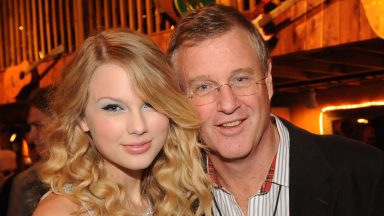 (EXCLUSIVE, Premium Rates Apply) NASHVILLE, TN - OCTOBER 30: Taylor Swift and her Dad Scott K. Swift at the Taping of CMT "GIANTS" Honoring Alan Jackson at The Ryman Auditorium on October 30, 2008 in Nashville, Tennessee. CMT "GIANTS" airs December 6, 2008 at 9pm ET only on CMT. ***EXCLUSIVE COVERAGE***  (Photo by Rick Diamond/WireImage for CMT)