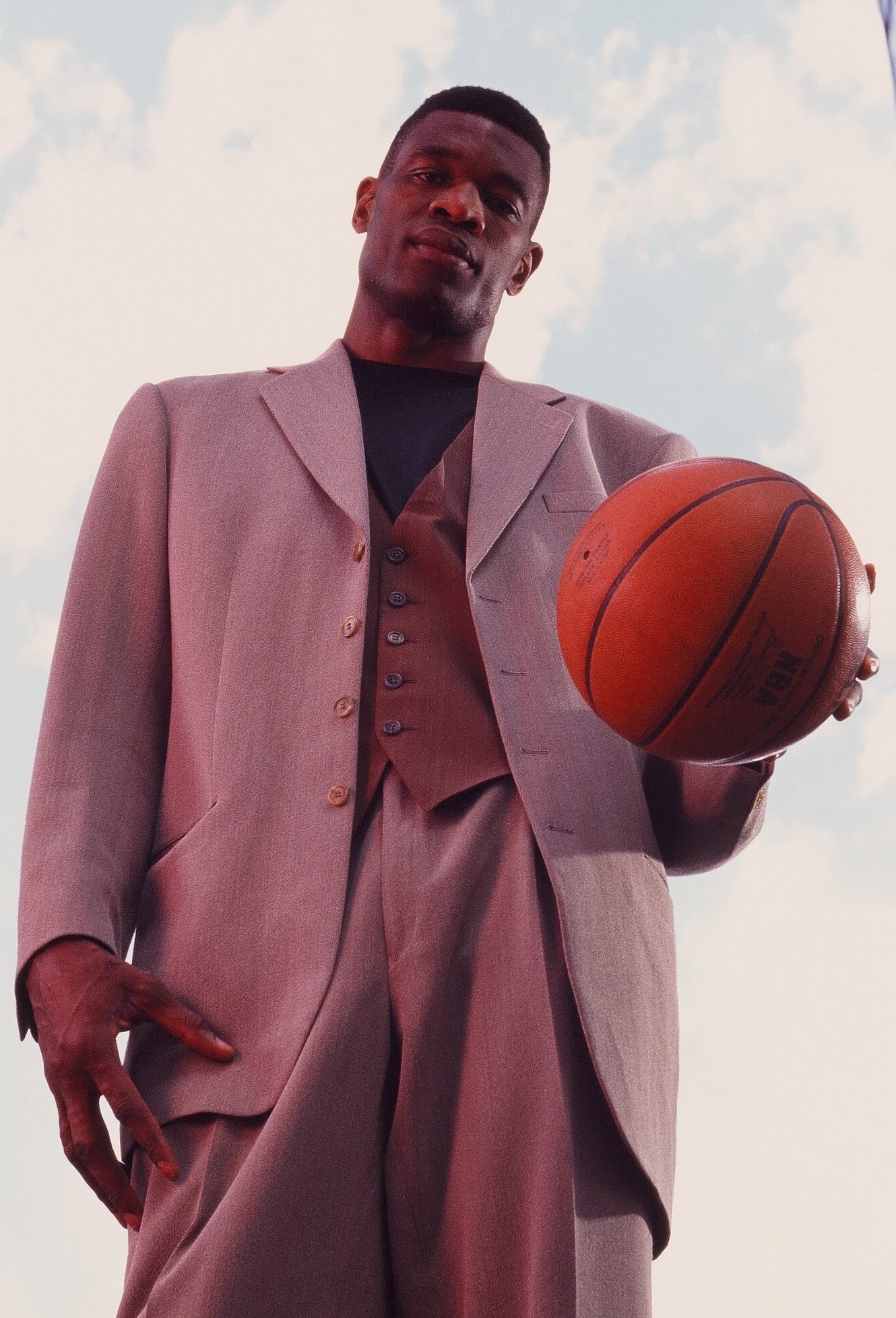 Dikembe Mutombo of the Denver Nuggets poses for a photo on March 1, 1996. (Photo by Sporting News via Getty Images via Getty Images)