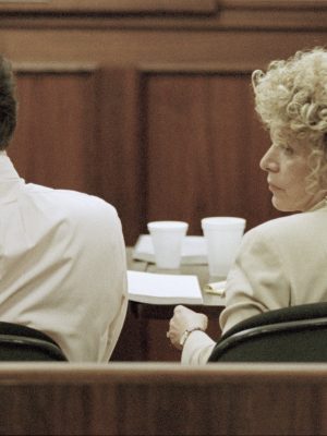 TRIAL OF THE MENENDEZ BROTHERS IN LOS ANGELES : Erik Menendez and his attorney : Leslie Abramson. (Photo by Kim Kulish/Sygma via Getty Images)