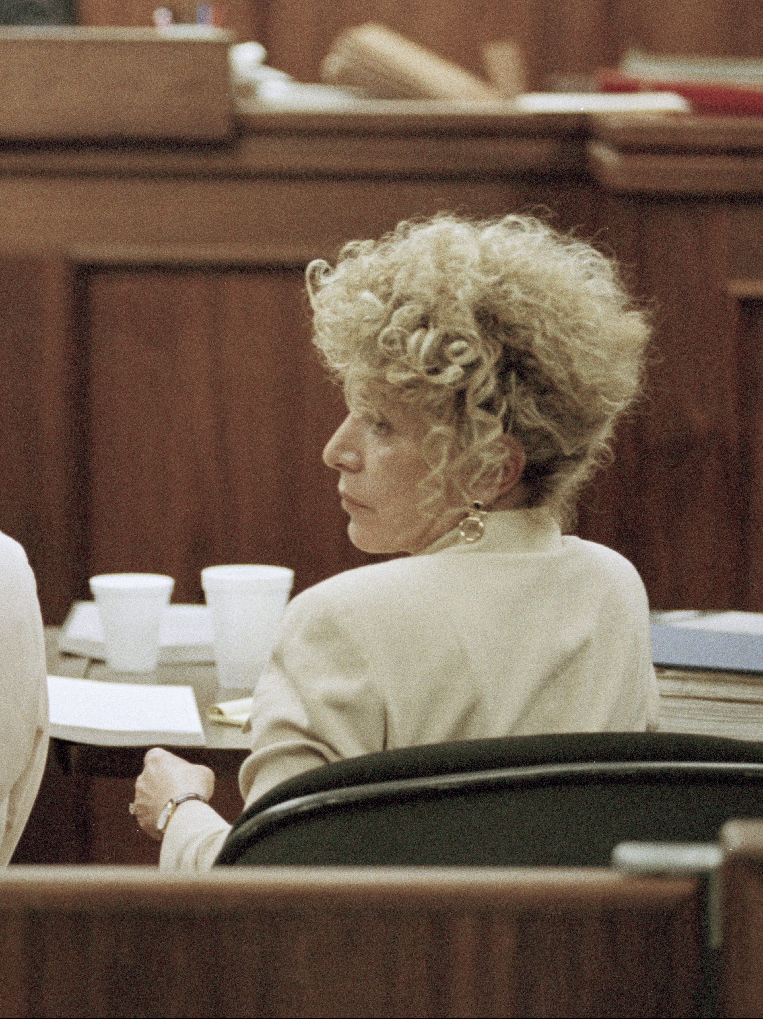 TRIAL OF THE MENENDEZ BROTHERS IN LOS ANGELES : Erik Menendez and his attorney : Leslie Abramson. (Photo by Kim Kulish/Sygma via Getty Images)