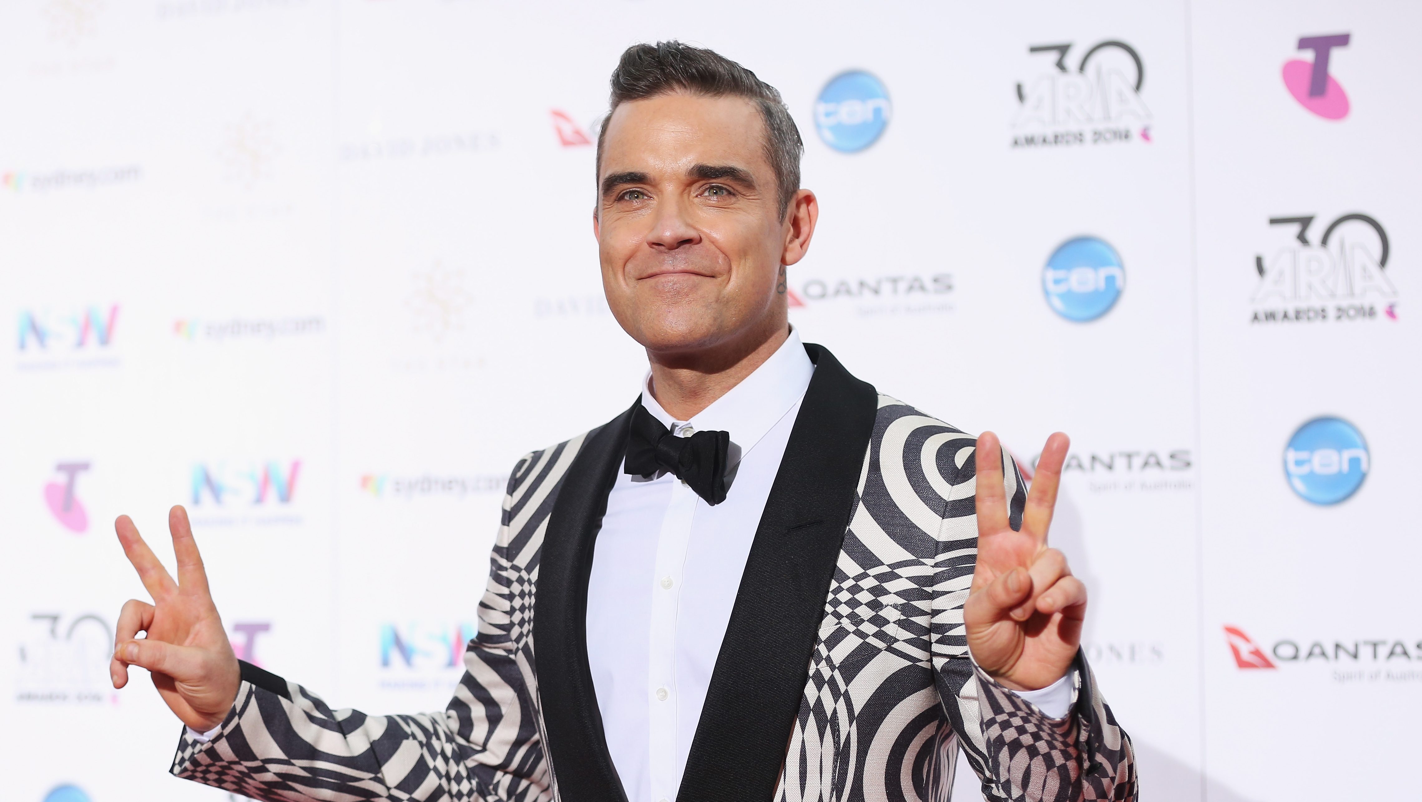 SYDNEY, AUSTRALIA - NOVEMBER 23: Robbie Williams arrives for the 30th Annual ARIA Awards 2016 at The Star on November 23, 2016 in Sydney, Australia. (Photo by Don Arnold/WireImage)