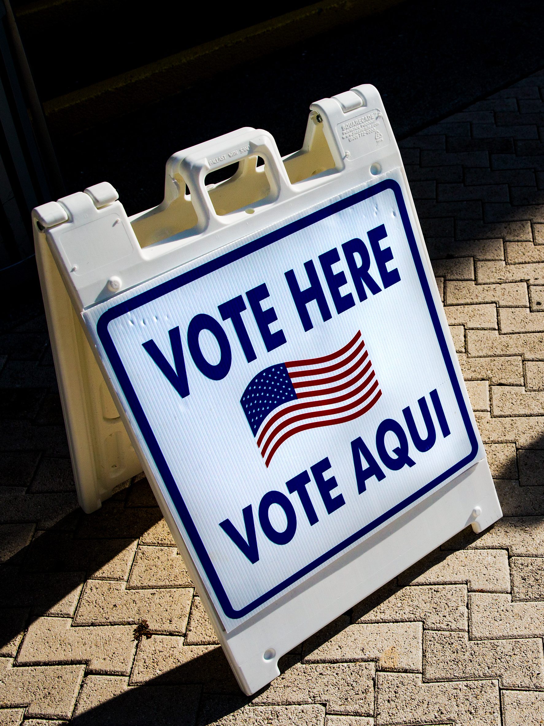 A vote here sign outside a polling location in Miami Beach, Florida, U.S. Photographer: Scott McIntyre/Bloomberg