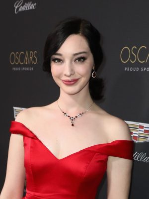 Emma Dumont: 5 Things About the Actor Who Identifies as Trans Masculine Binary Now