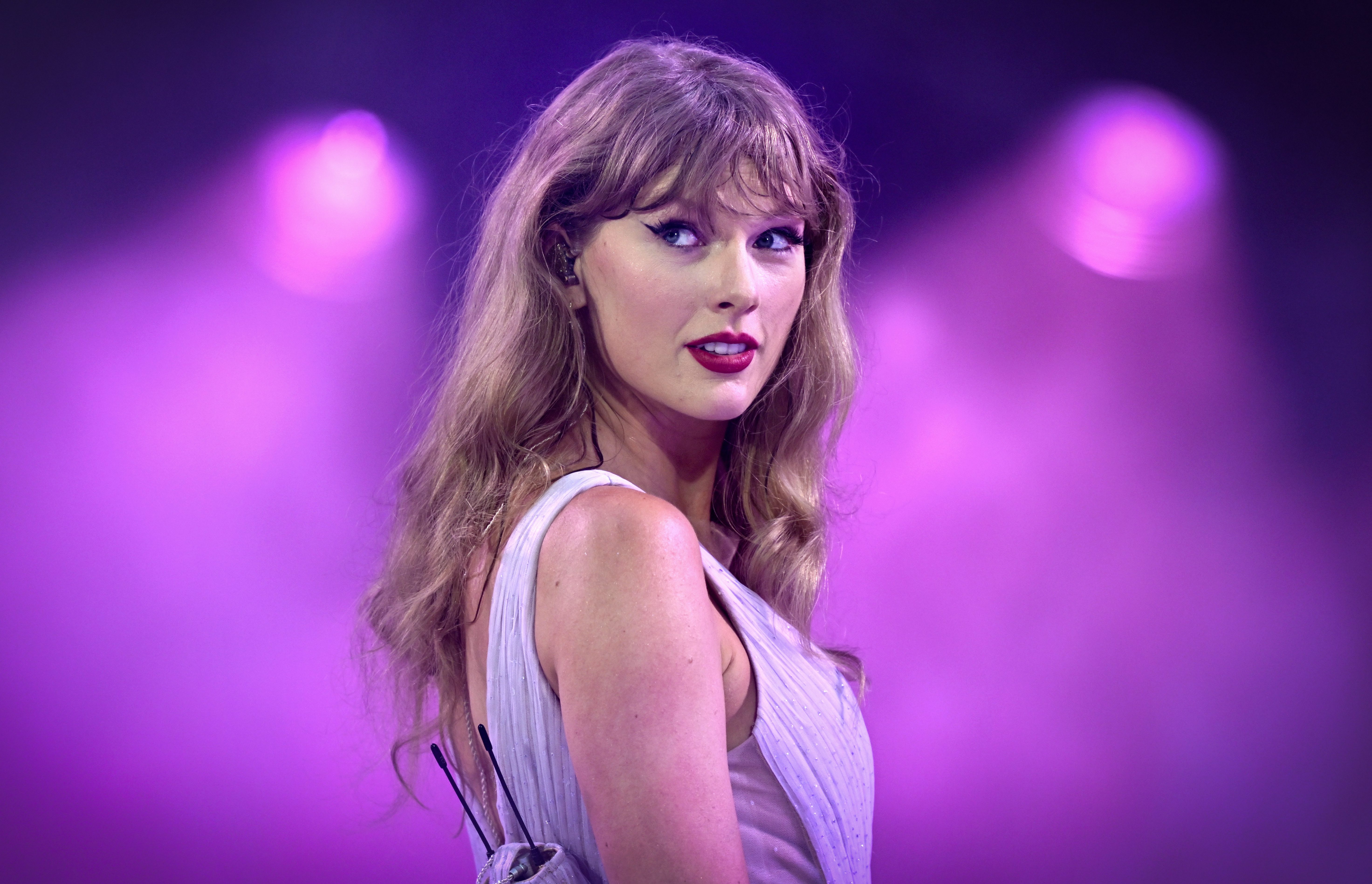 LONDON, ENGLAND - AUGUST 15: EDITORIAL USE ONLY. NO BOOK COVERS. Taylor Swift performs onstage during "Taylor Swift | The Eras Tour" at Wembley Stadium on August 15, 2024 in London, England. (Photo by Gareth Cattermole/TAS24/Getty Images for TAS Rights Management )