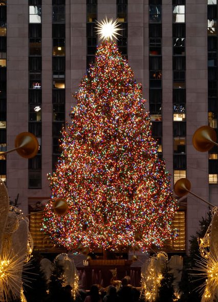 Businesses Open on Christmas Eve 2024: See What's Closed